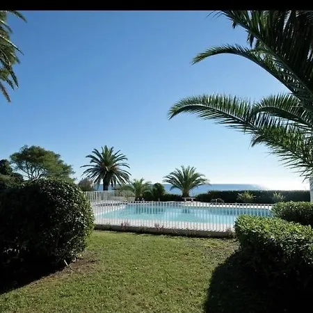 Apartment Un Coin De Paradis Au Pied De La Grande Bleue Saint-Raphael (Var)