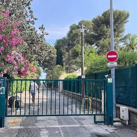 Un Coin De Paradis Au Pied De La Grande Bleue * Saint-Raphael (Var)